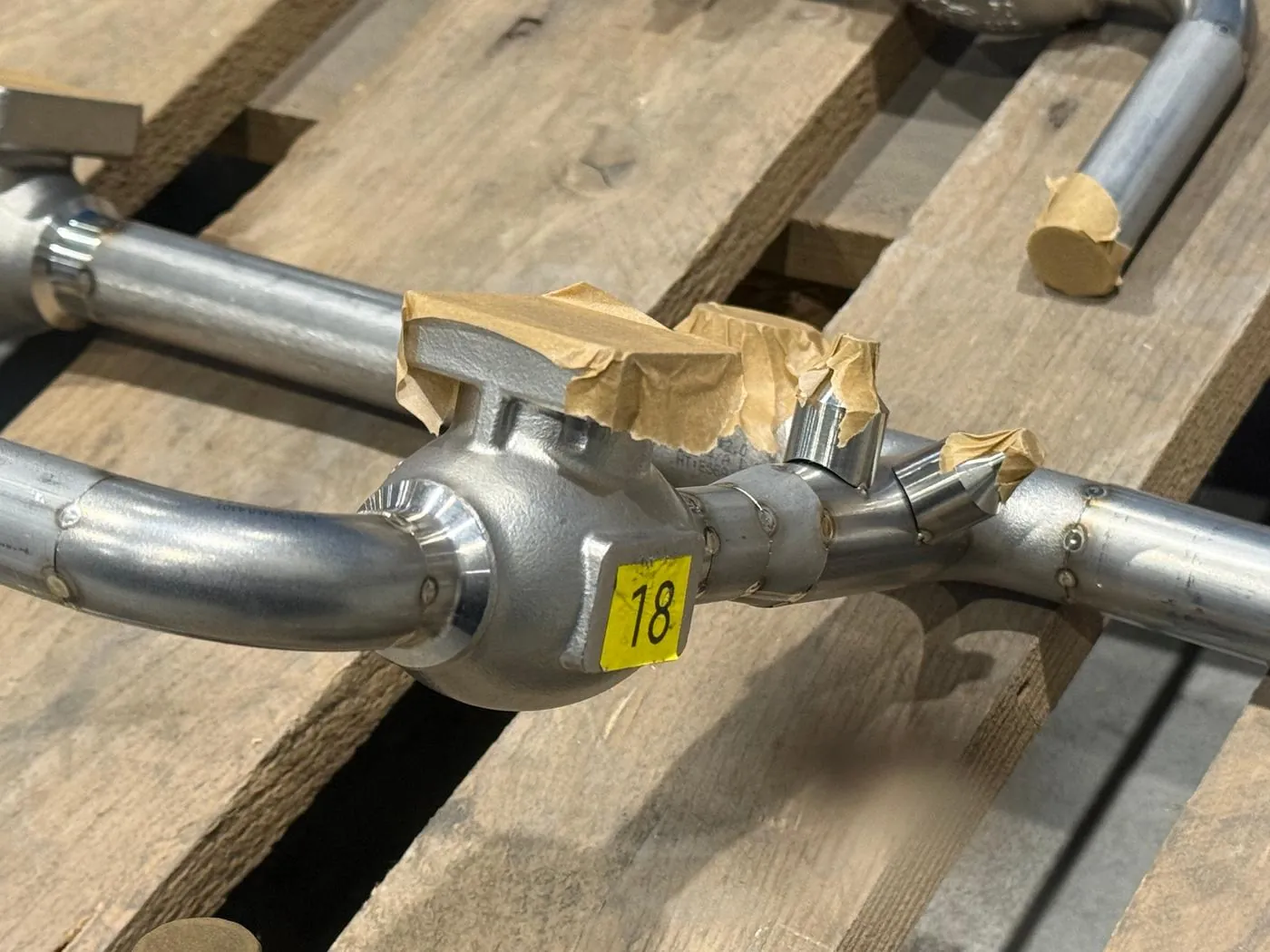 Prefabrykacja rurociągów INOX zawory rury małej średnicy